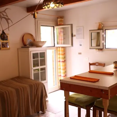 לינה וארוחת בוקר La Cascata נוצ'י